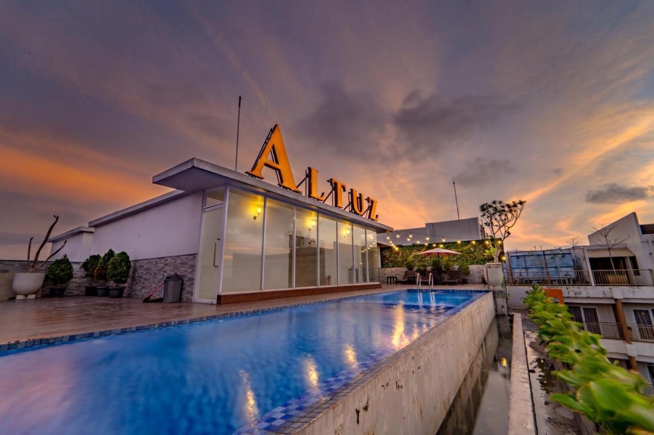 Redliving Apartemen Premium Exclusive Seturan Yogyakarta Buitenkant foto